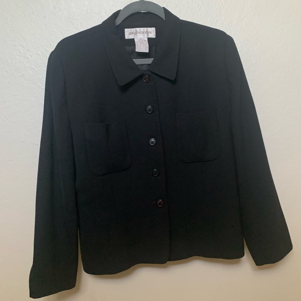Cropped black blazer